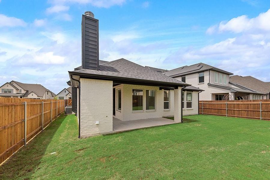 Exterior details and patio area of a home in Tavolo Park, Fort Worth (Image 20).