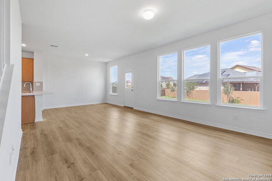 Spacious, unfurnished interior of a new home in Marbella, San Antonio (Image 9).