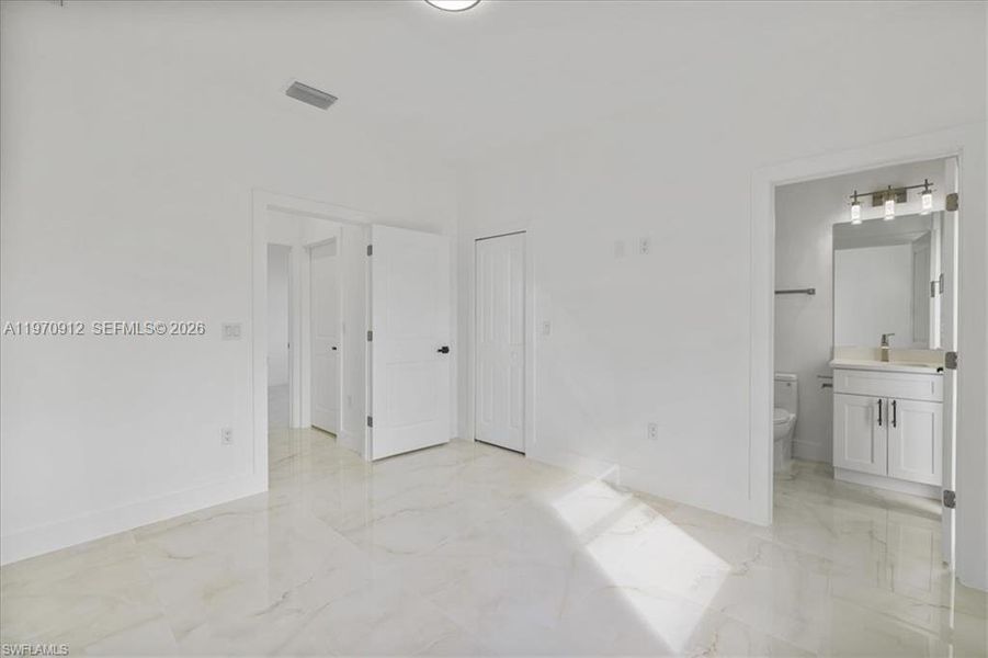 Spacious, unfurnished interior of a new home in , Lehigh Acres (Image 26).