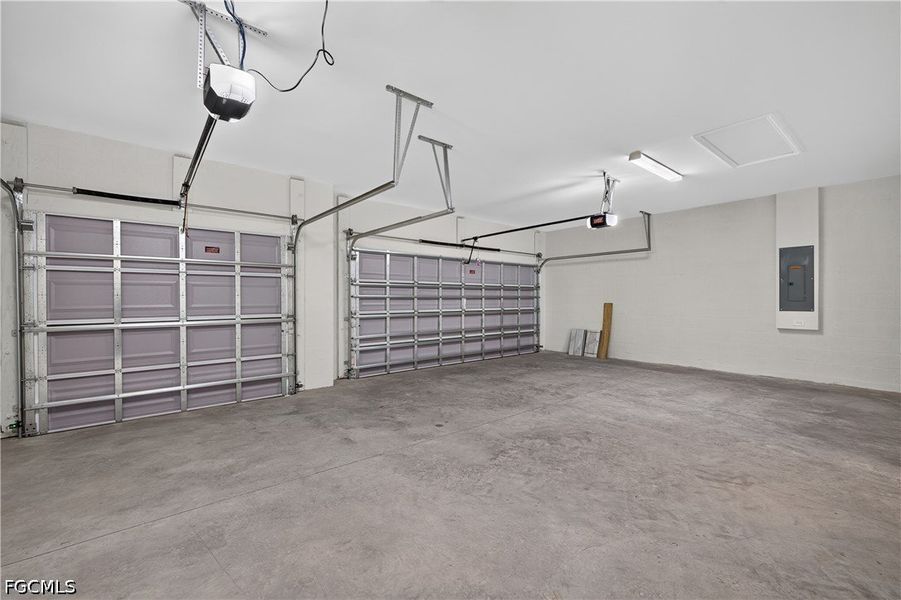 Spacious, unfurnished interior of a new home in Cape Coral, Cape Coral (Image 22).