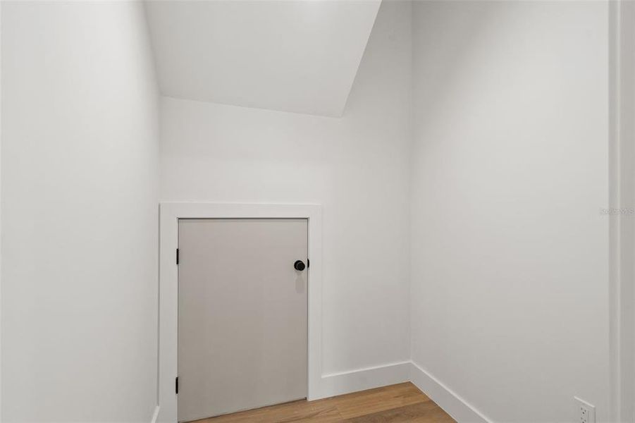 Spacious, unfurnished interior of a new home in , Tampa (Image 24).