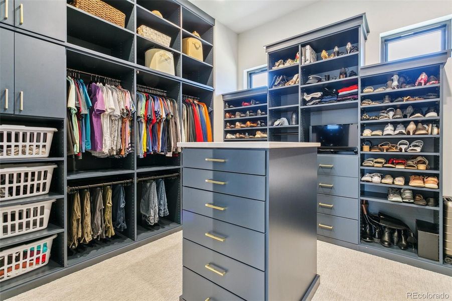 Master walk in with washer/dryer