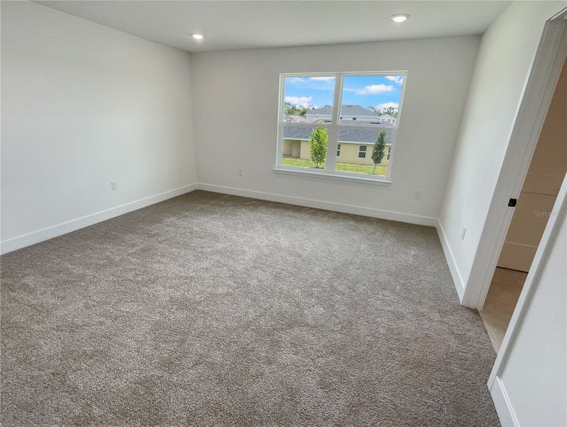 Spacious, unfurnished interior of a new home in Harmony Central, St. Cloud (Image 18).