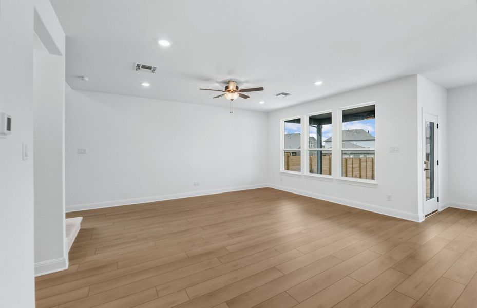 Spacious, unfurnished interior of a new home in Horizon Lake, Leander (Image 45).