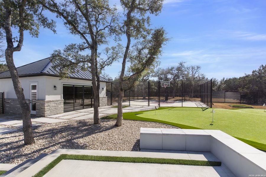 Image 43 of a home in .