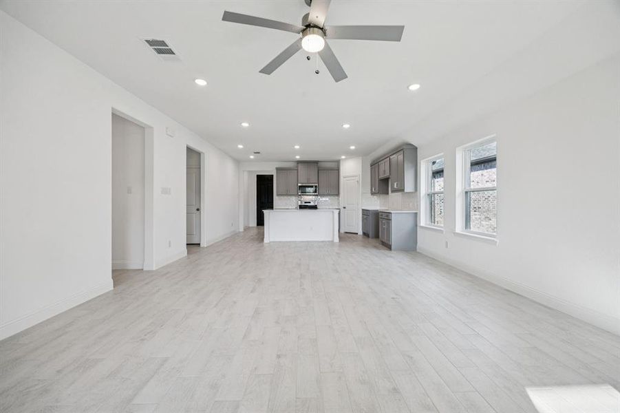 Spacious, unfurnished interior of a new home in Sicily, Princeton (Image 27).