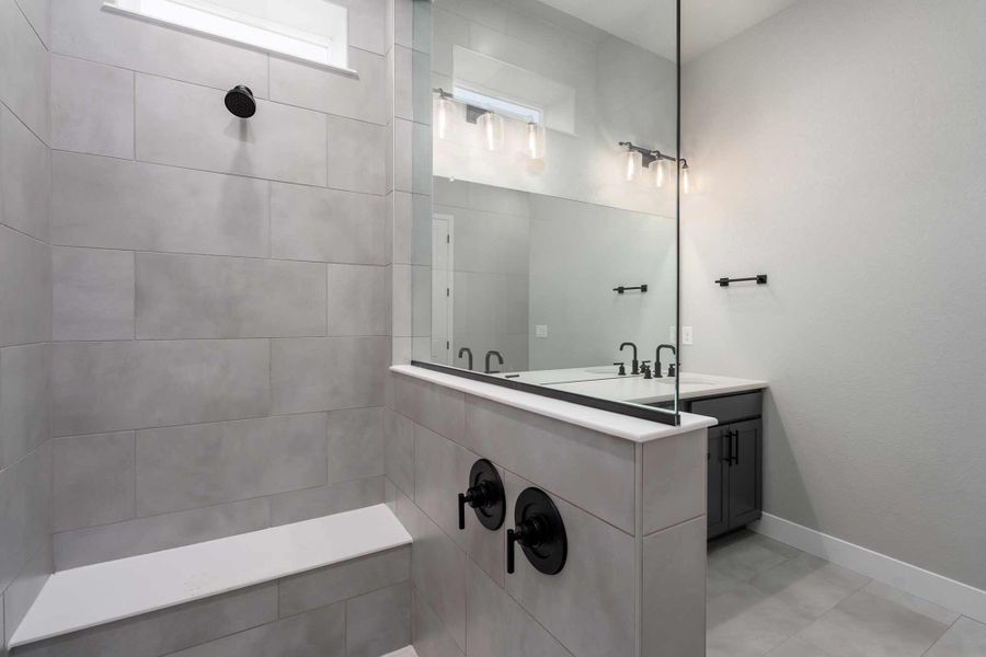 The Glisen - Owner's Bath