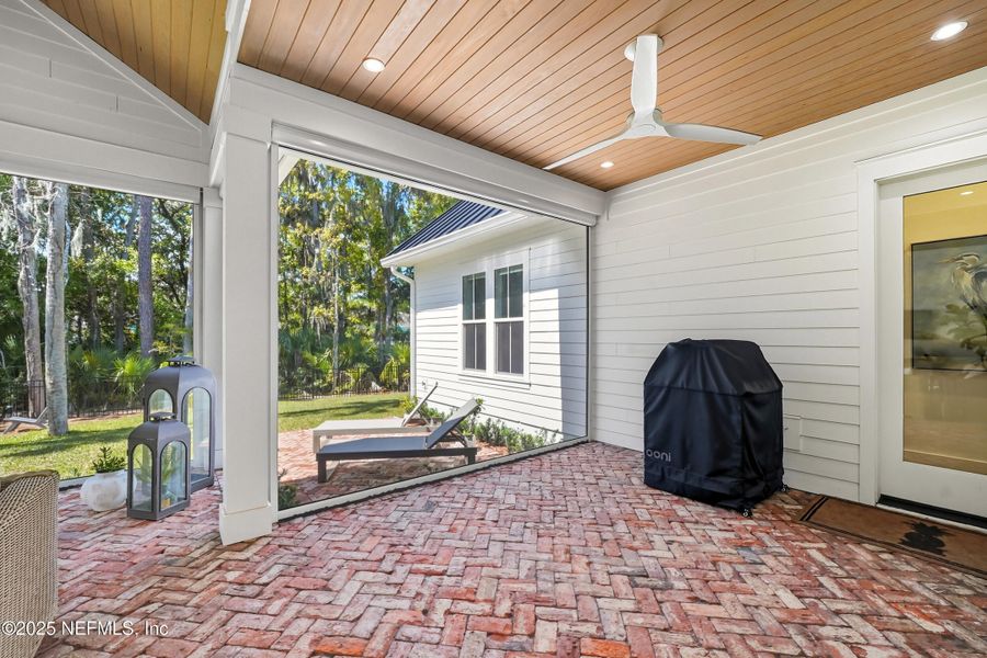 Exterior details and patio area of a home in , Ponte Vedra Beach (Image 25).