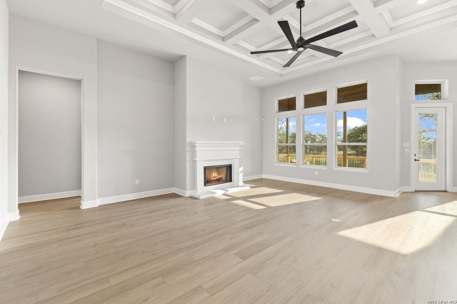 Spacious, unfurnished interior of a new home in Potranco Acres, Castroville (Image 9).