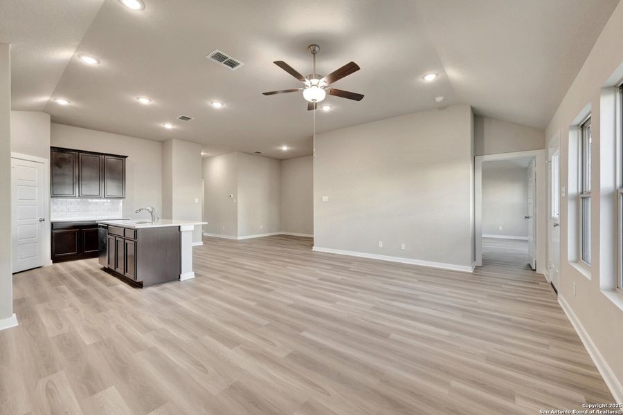 Spacious, unfurnished interior of a new home in Winding Brook, San Antonio (Image 28). Spacious, unfurnished interior of a new home in Winding Brook, San Antonio (Image 28).