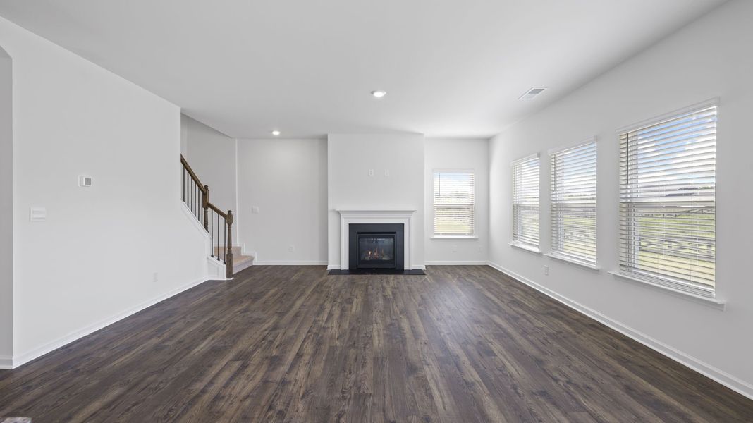 Spacious, unfurnished interior of a new home in Fieldcrest Acres, Blountville (Image 28).