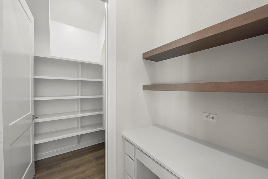 MER6-0004-4B_HuntleyIIIC_Pantry MER6-0004-4B_HuntleyIIIC_Pantry