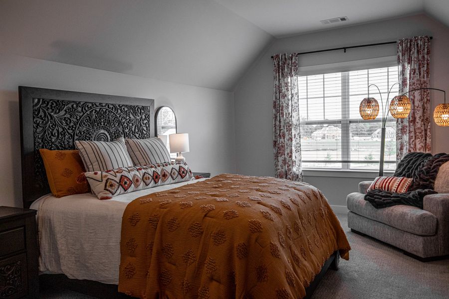 Representative furnished interior of a home built from the Willow by Grant & Co in Manor at Hall Creek, Arlington (Image 80).
