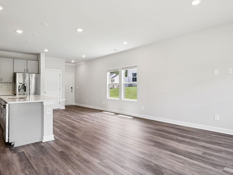 Spacious, unfurnished interior of a new home in Galloway Ridge, Charlotte (Image 10).