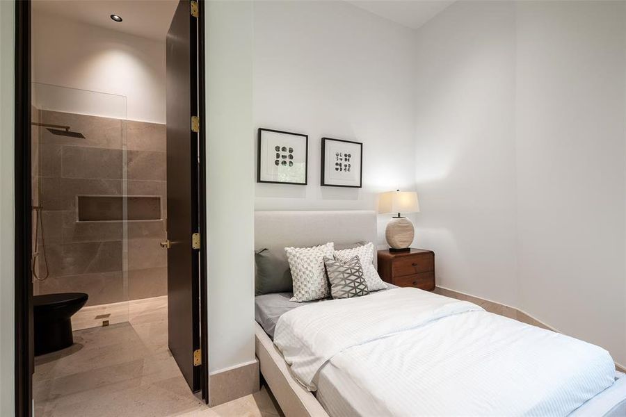 Furnished interior view inside a new home in , Dallas (Image 13).