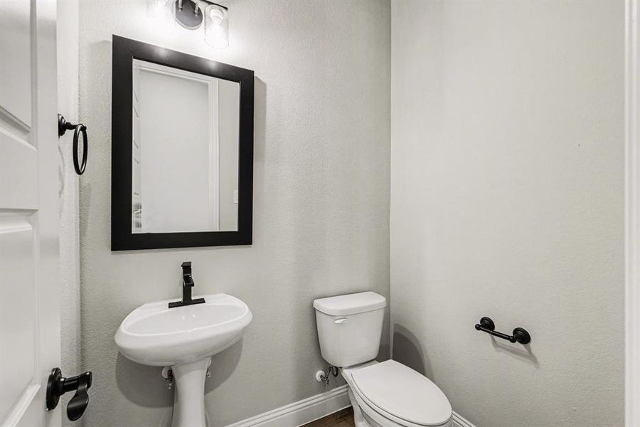 Furnished interior view inside a new home in Sagebrush Addition, Midlothian (Image 6).
