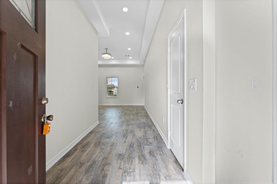 LV throughout, high ceilings and great natural lighting