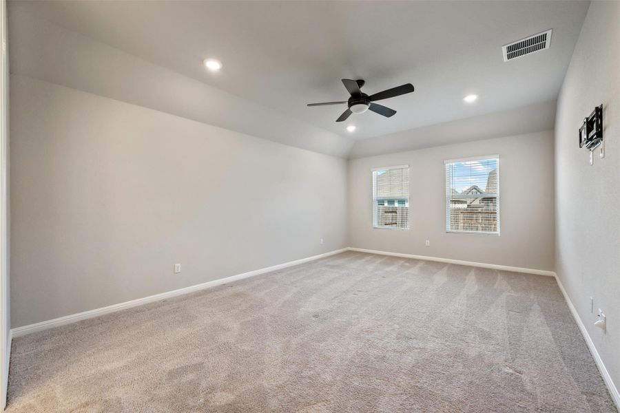 Spacious, unfurnished interior of a new home in Anthem, Kyle (Image 17).
