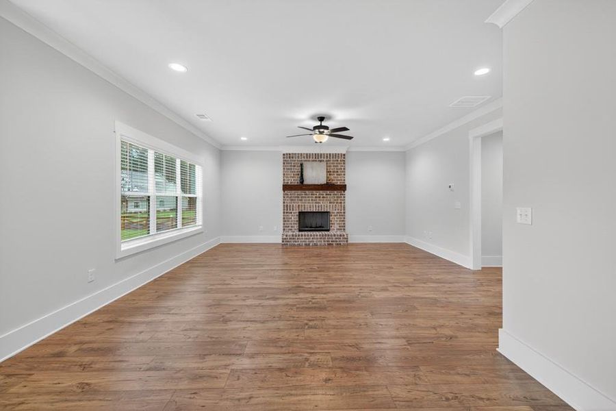 Spacious, unfurnished interior of a new home in Spring Creek, Monroe (Image 17).