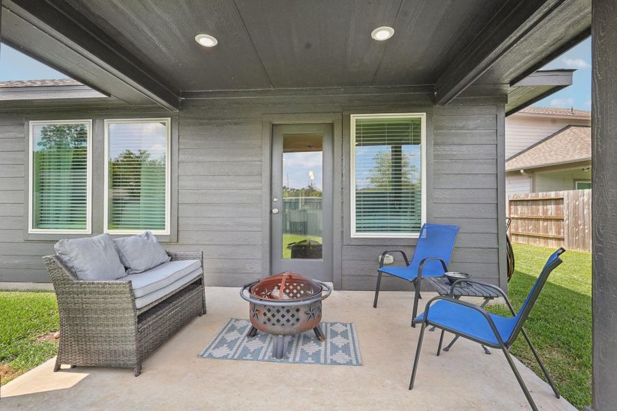 Furnished interior view inside a new home in Sundance Cove - Classic Series, Crosby (Image 6). Furnished interior view inside a new home in Sundance Cove - Classic Series, Crosby (Image 6).