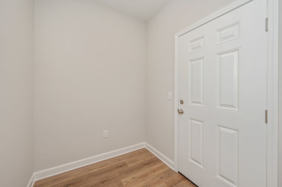 Spacious, unfurnished interior of a new home in Barton's Bend, Crestview (Image 31). Spacious, unfurnished interior of a new home in Barton's Bend, Crestview (Image 31).