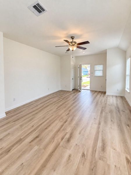 Spacious, unfurnished interior of a new home in , Dayton (Image 7).