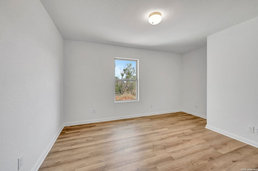 Spacious, unfurnished interior of a new home in Chaparral Ranch, Floresville (Image 31).