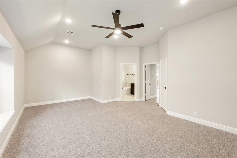 Spacious, unfurnished interior of a new home in Star Ranch Classic 50, Godley (Image 19).