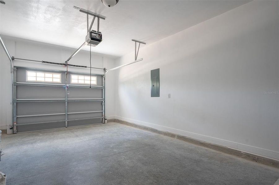 Spacious, unfurnished interior of a new home in , Williston (Image 23).