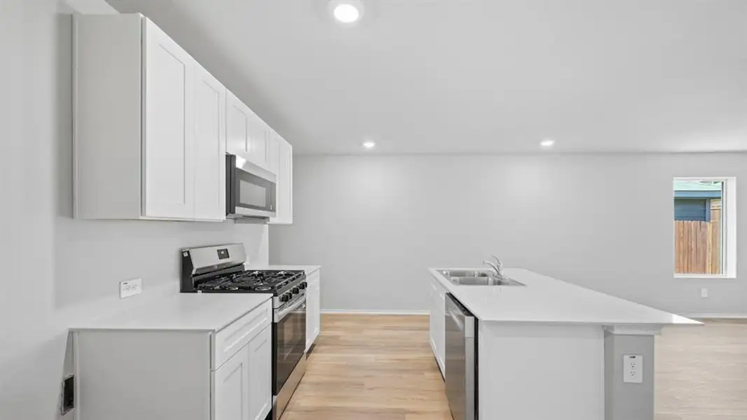 Furnished interior view inside a new home in Sunnycreek, Crowley (Image 8).