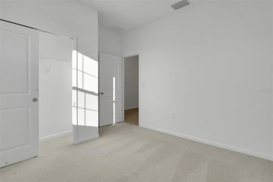 Spacious, unfurnished interior of a new home in Seaport Village, Tavares (Image 30).
