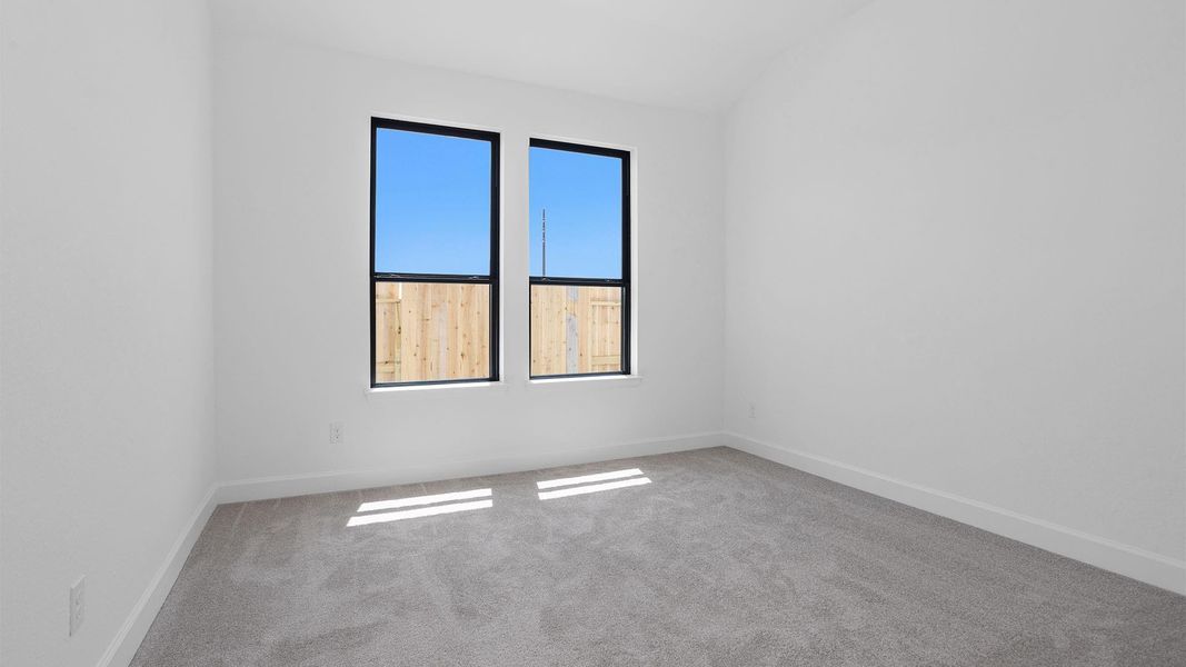 Spacious, unfurnished interior of a new home in Lakes of Cane Island, Katy (Image 7).