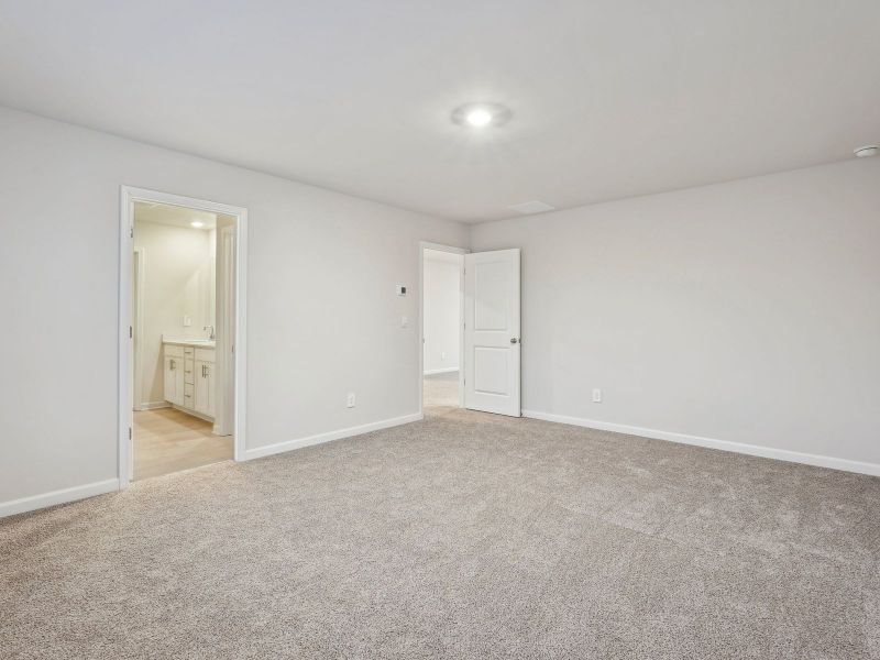 Spacious, unfurnished interior of a new home in Ivey Township, Dallas (Image 17).