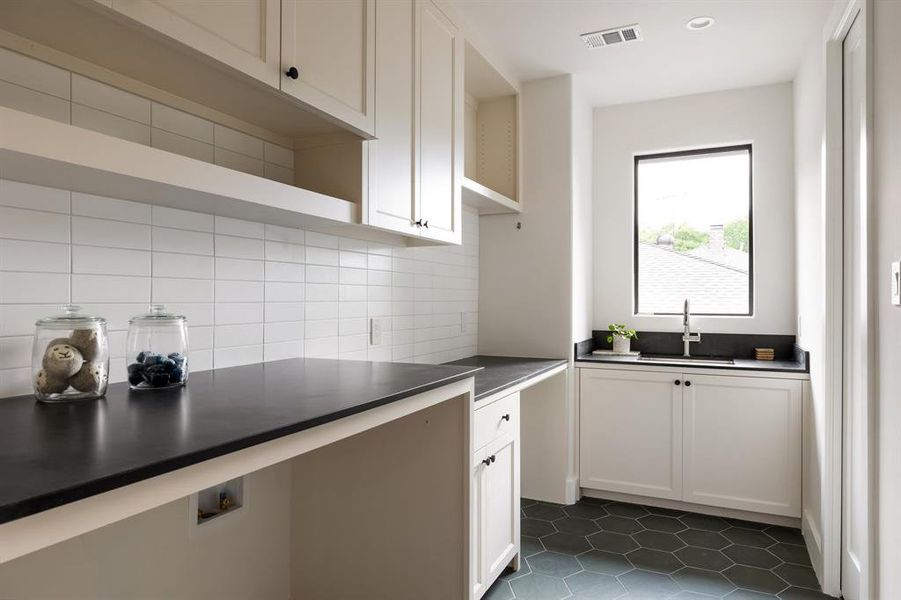 Furnished interior view inside a new home in , Dallas (Image 22).