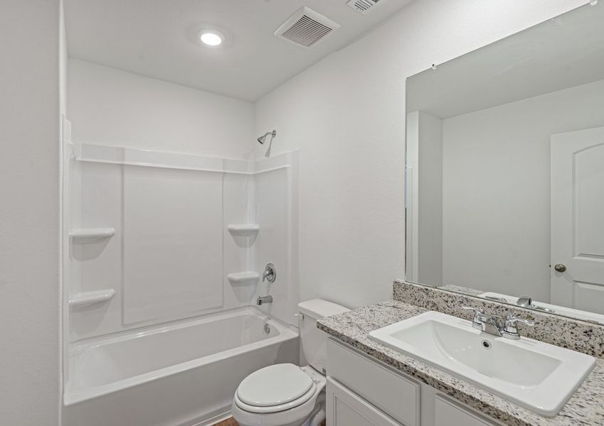 Secondary bathroom with a shower/tub combination