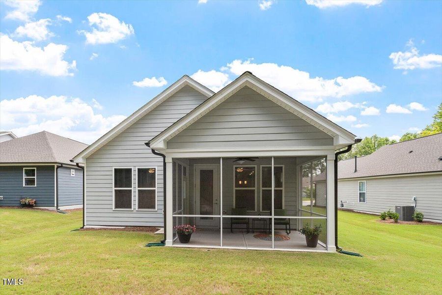 05-8212 White StarvDrive [2396962]_05