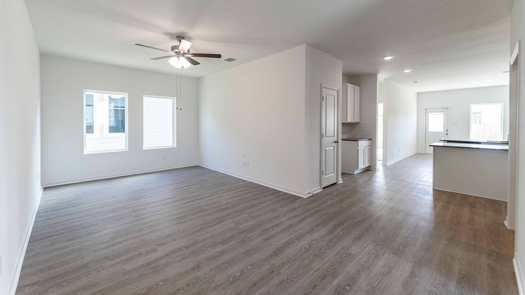 Spacious, unfurnished interior of a new home in Katzer Ranch, Converse (Image 22).