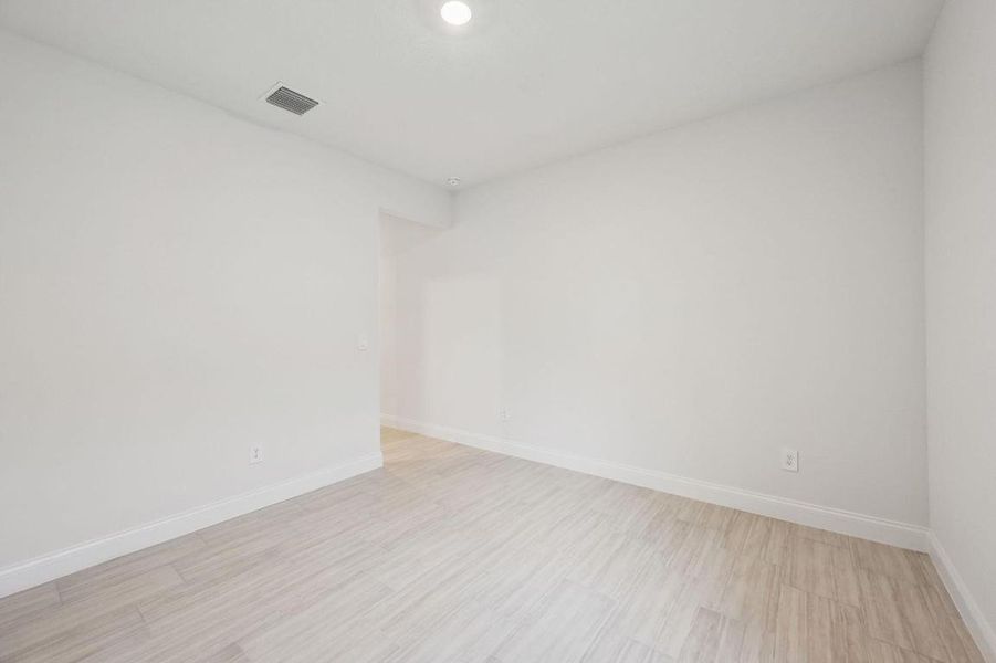 5649 Hampton Park Circle - 001 (14)