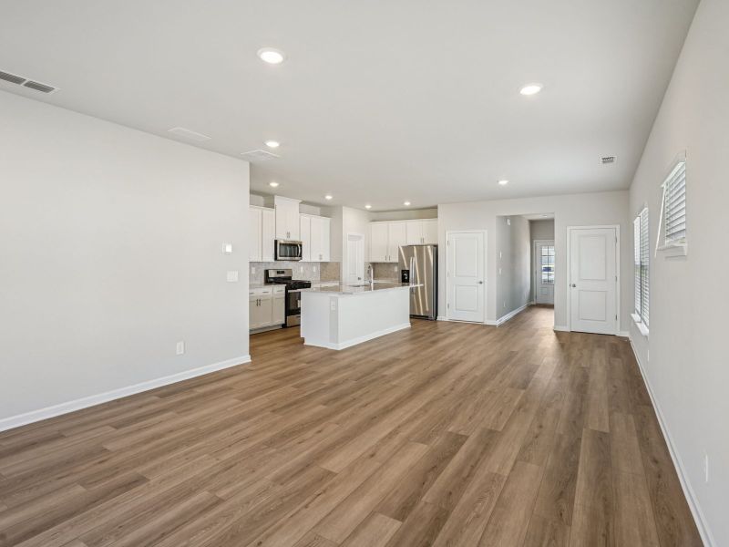 Spacious, unfurnished interior of a new home in Northwoods at Mirror Lake, Villa Rica (Image 13).