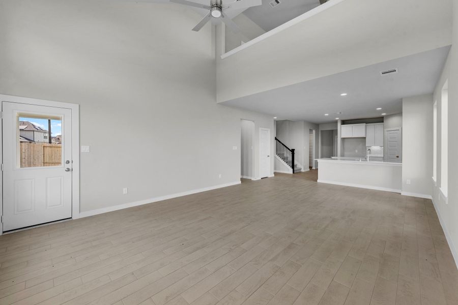 Spacious, unfurnished interior of a new home in Briarwood Crossing, Rosenberg (Image 16).