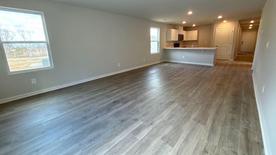 Spacious, unfurnished interior of a new home in Saddle Trace, Lewisburg (Image 23).