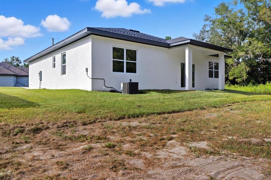 Exterior details and patio area of a home in , Dunnellon (Image 1). Exterior details and patio area of a home in , Dunnellon (Image 1).