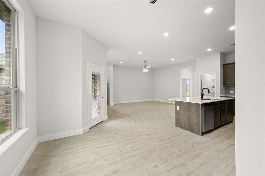 1076 Foxtail- DIning-1 1076 Foxtail- DIning-1