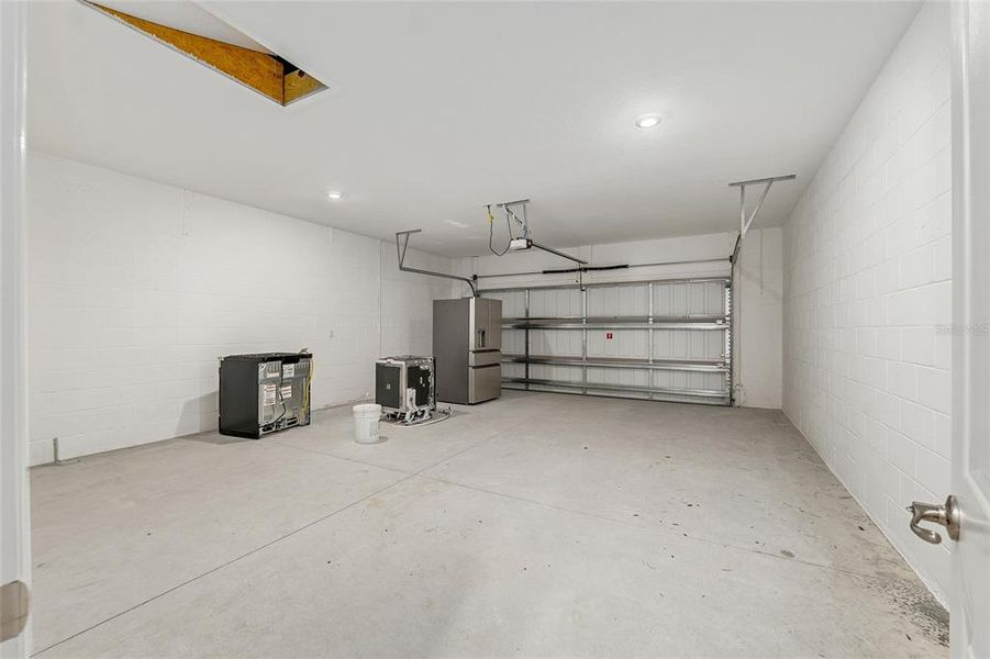 Spacious, unfurnished interior of a new home in , Ocala (Image 23).