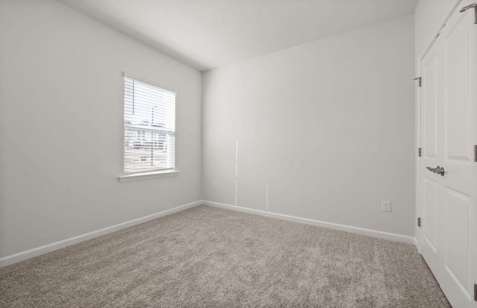 Representative unfurnished interior of a home built from the Broxton by Pulte Homes in Mailman Post, Knightdale (Image 19).