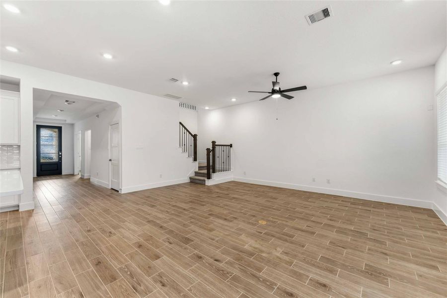 Spacious, unfurnished interior of a new home in Sunterra, Katy (Image 21). Spacious, unfurnished interior of a new home in Sunterra, Katy (Image 21).