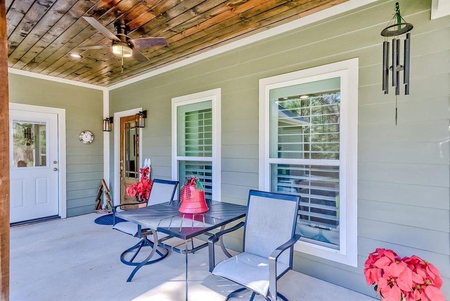 Exterior details and patio area of a home in , Brookeland (Image 27).