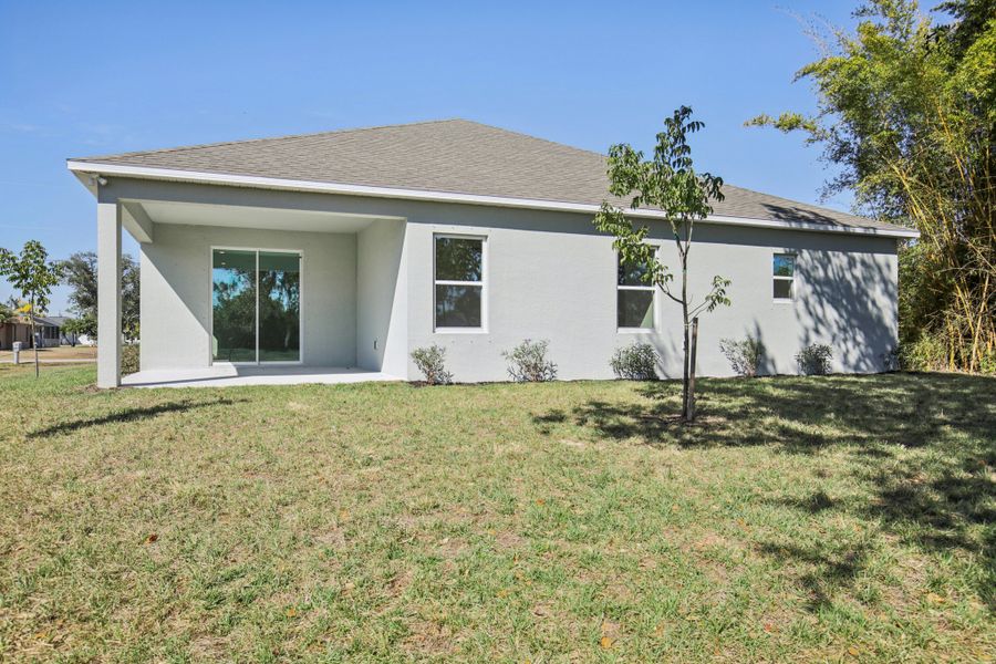 Representative exterior details of a home built from the Melody by Maronda Homes in Port St. John, Cocoa (Image 21).
