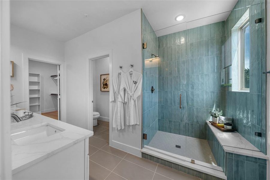 Furnished interior view inside a new home in , Farmers Branch (Image 16).