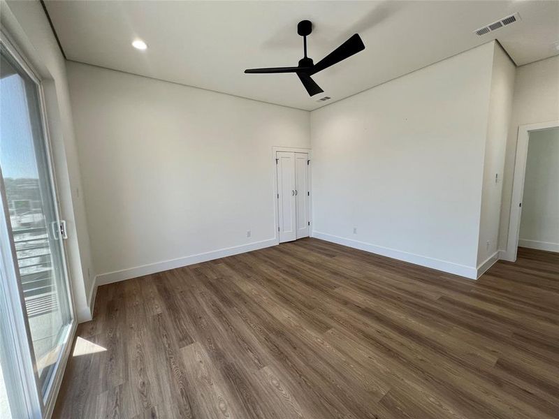 Spacious, unfurnished interior of a new home in , Dallas (Image 17).